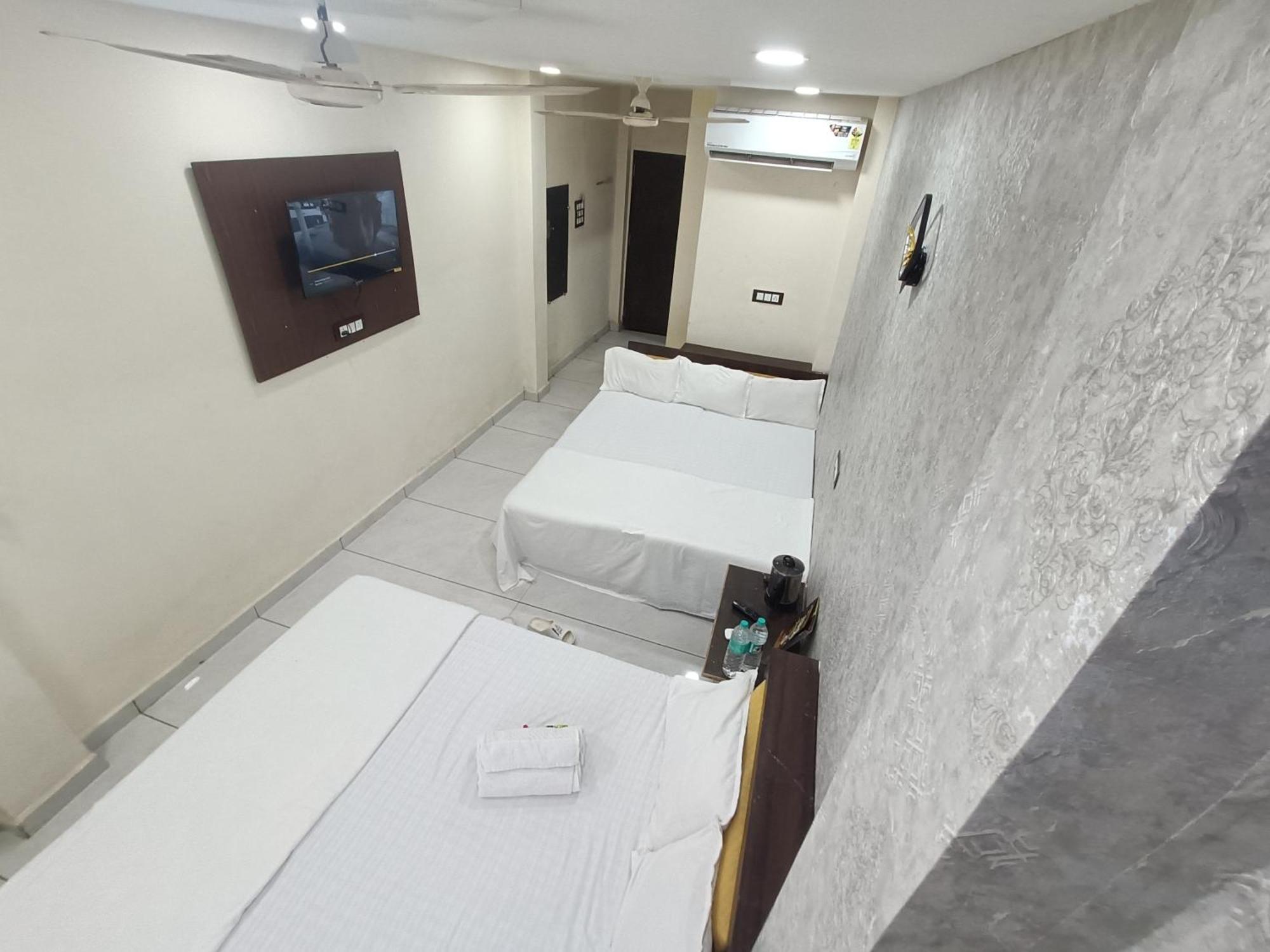 Ginger Hotels Ujjain Tower Kshipra Inn-Family Stay Airconditioned Hotel Ujaim Exterior foto